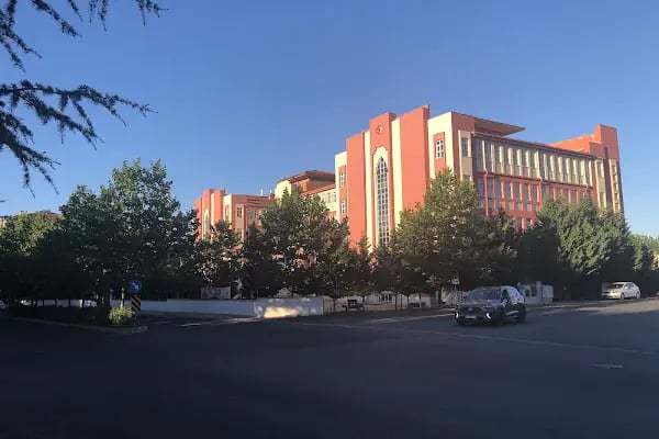 Furtuni Ve İsak Pinhas Ortaokulu - Resim 3