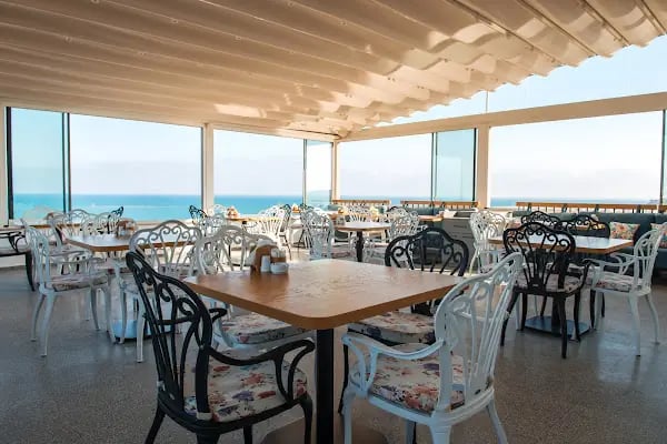 The Elysian Resort Hotel &amp; Restaurant - Bar - Resim 5