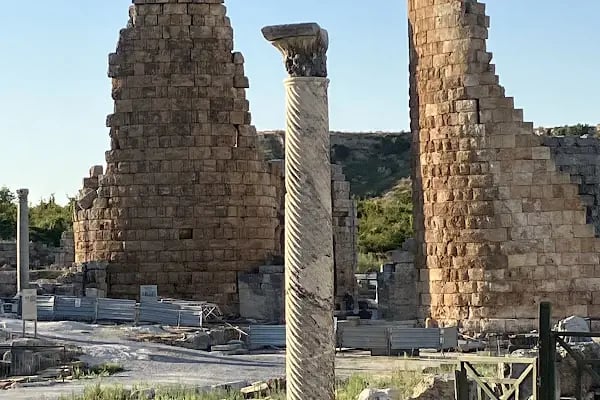 Byzantine basilica - Resim 1