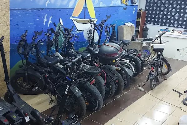 Cadde Elektrikli Bisiklet Tamircisi - Resim 17