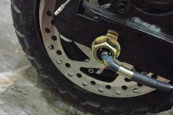 Cadde Elektrikli Bisiklet Tamircisi - Resim 8
