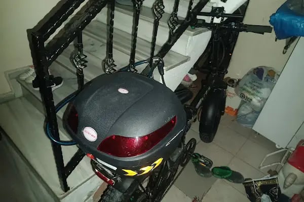 Cadde Elektrikli Bisiklet Tamircisi - Resim 6