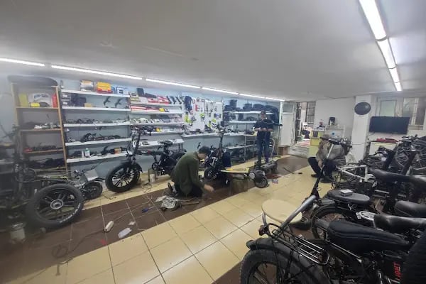 Cadde Elektrikli Bisiklet Tamircisi - Resim 12