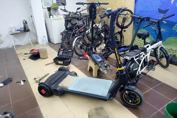 Cadde Elektrikli Bisiklet Tamircisi - Resim 15