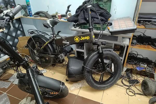 Cadde Elektrikli Bisiklet Tamircisi - Resim 3