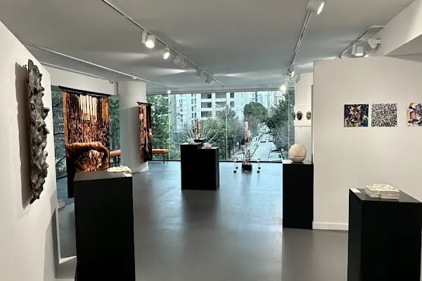 Decollage Art Space - Resim 2