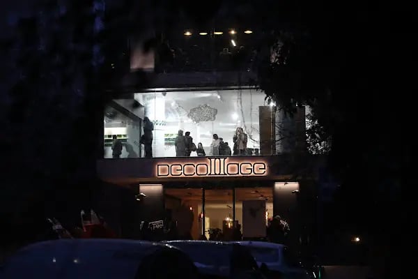 Decollage Art Space - Resim 1