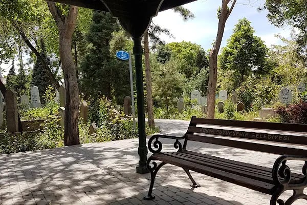 Üçler Mezarlığı - Resim 16