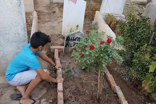 Üçler Mezarlığı - Resim 18