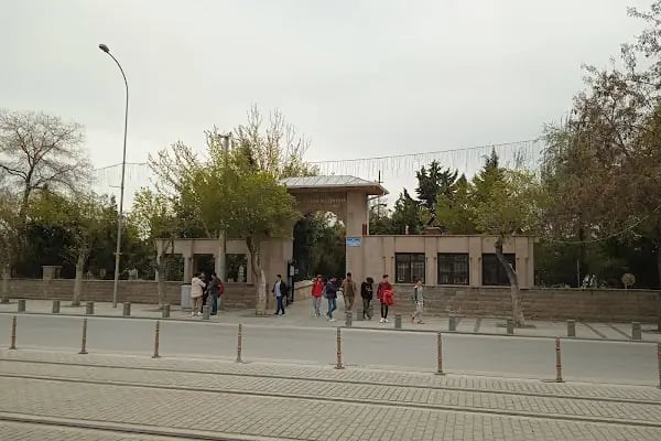 Üçler Mezarlığı - Resim 10
