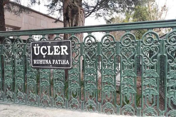 Üçler Mezarlığı - Resim 5