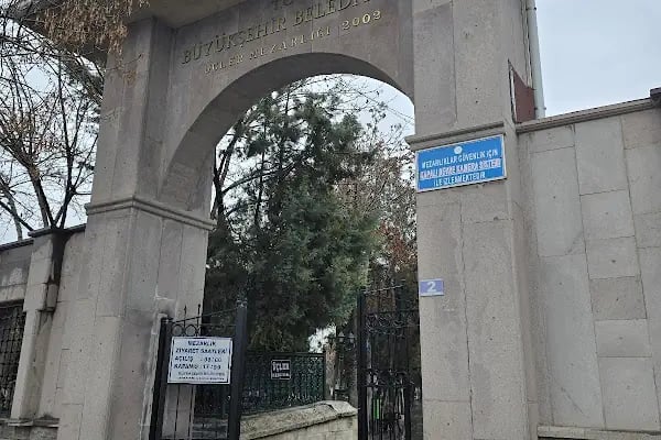 Üçler Mezarlığı - Resim 7