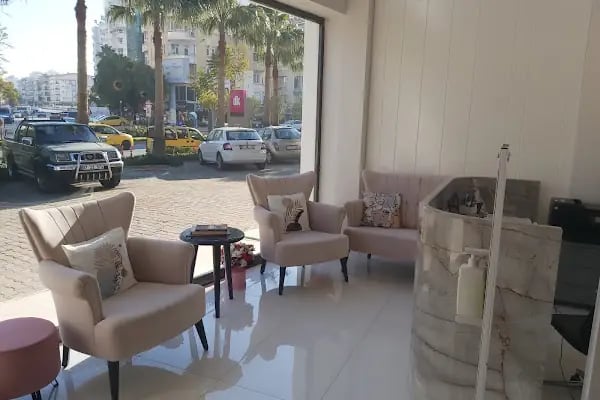 Prof. Dr. Arzu Akçal Plastik ve Estetik Cerrahi Uzmanı - Resim 2