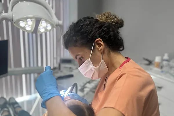 Gönen Özel Dt.Hale Karlıca Diş Kliniği - Resim 8
