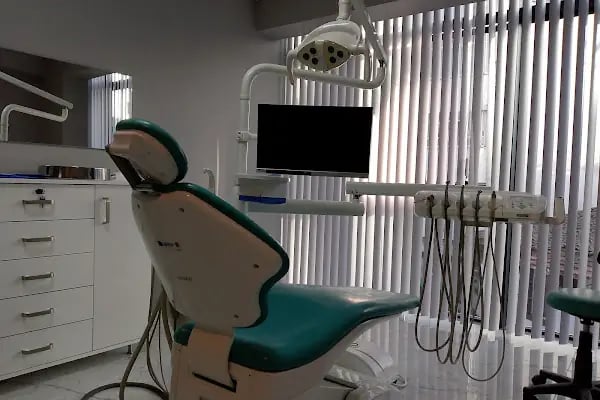 Gönen Özel Dt.Hale Karlıca Diş Kliniği - Resim 4