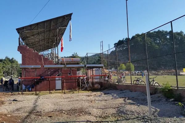 Aladağ Stadyumu - Resim 17