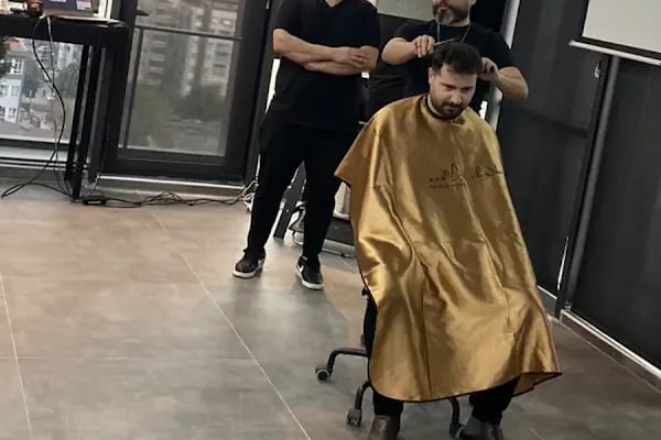 Kadir Alkan Hair Artist Erkek kuaförü barber shop Trabzon - Resim 7