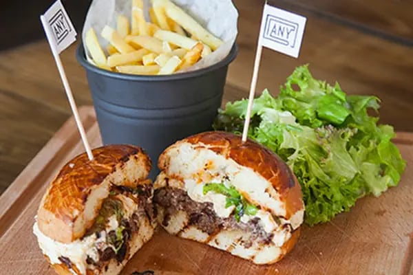 Sefer Cafe & Bistro - Resim 3