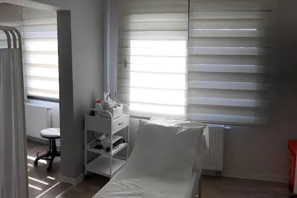 Adana Estetik Ve Plastik Cerrahi Kliniği Op. Dr. Güllü Korkmaz Solmaz - Resim 4