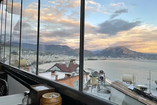 Center Kitchen &amp; Bar - Resim 9