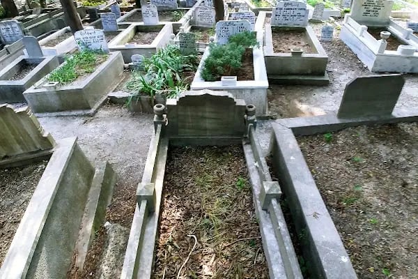 Yedikule Mezarlığı - Resim 1