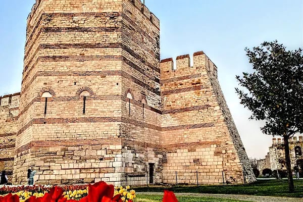Yedikule Mezarlığı - Resim 7