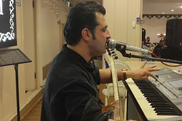 Akem Müzik Aletleri Satış, Tamir ve Müzik Eğitim Merkezi - Yenibosna ders aidatları 1500(bağlama) tl[2025] - Resim 18