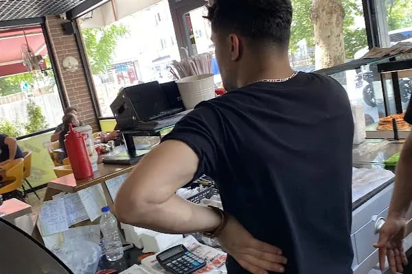 Meşhur Sarıyer börekçisi Arnavutköy - Resim 14