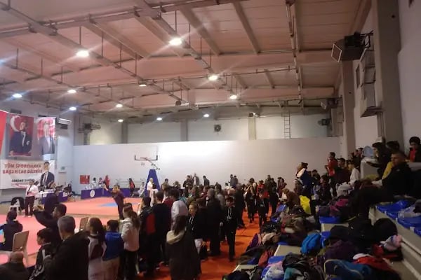 Ord.Prof.Dr. Ekrem Akurgal Kapalı Spor Salonu - Resim 14