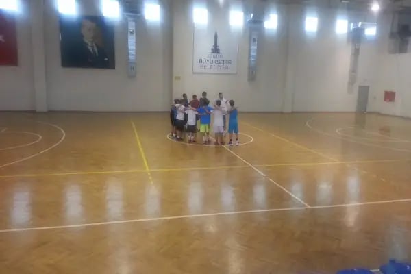 Ord.Prof.Dr. Ekrem Akurgal Kapalı Spor Salonu - Resim 17