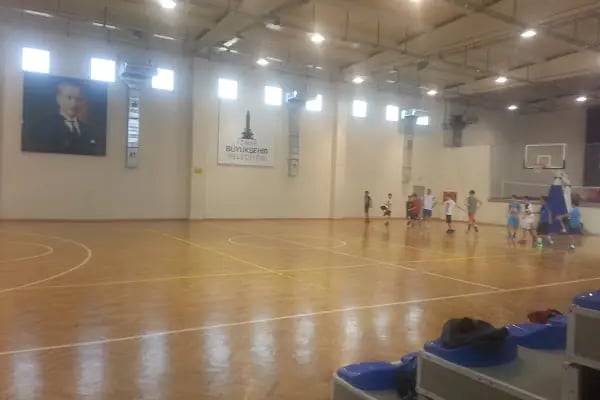 Ord.Prof.Dr. Ekrem Akurgal Kapalı Spor Salonu - Resim 19