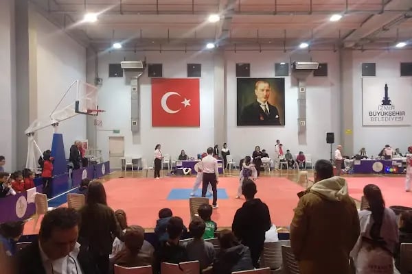 Ord.Prof.Dr. Ekrem Akurgal Kapalı Spor Salonu - Resim 13