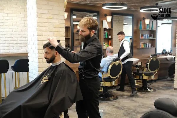 Sadık Sarıgül Kuaför salonu - Resim 20
