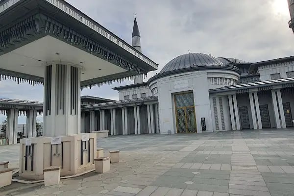 Mosque Masjed Istanbul international departure - Resim 1
