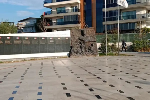 Karabağlar Belediyesi İzmir Şehitler Parkı - Resim 18