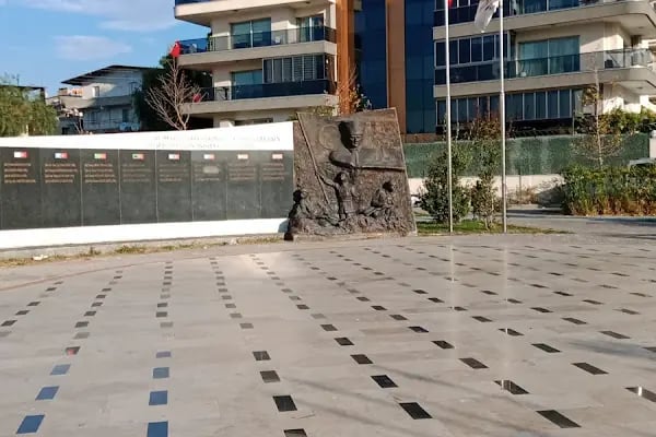 Karabağlar Belediyesi İzmir Şehitler Parkı - Resim 4