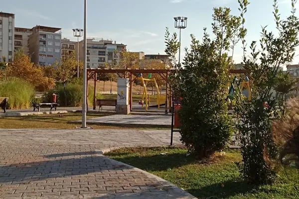 Karabağlar Belediyesi İzmir Şehitler Parkı - Resim 1