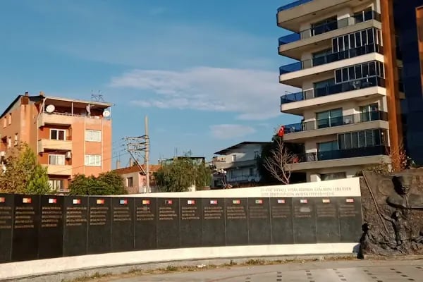 Karabağlar Belediyesi İzmir Şehitler Parkı - Resim 8