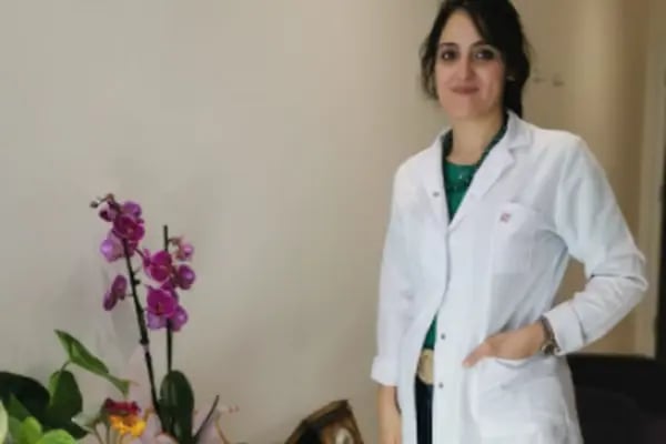 Psikiyatri Doktoru Ahsen Büyükavşar - Resim 1