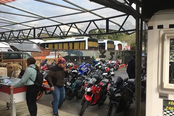 BEYLERBEYİ GOKART ÜCRETSİZ OTOPARK ( TOSFED ) KALİTE ÖDÜLLÜ AÇIK ALANLI EKSOZ GAZı YOK EĞLENCELİ GOKART PİSTİ - Resim 8
