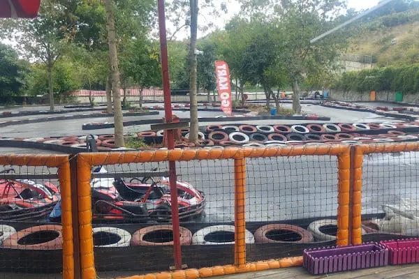 BEYLERBEYİ GOKART ÜCRETSİZ OTOPARK ( TOSFED ) KALİTE ÖDÜLLÜ AÇIK ALANLI EKSOZ GAZı YOK EĞLENCELİ GOKART PİSTİ - Resim 17