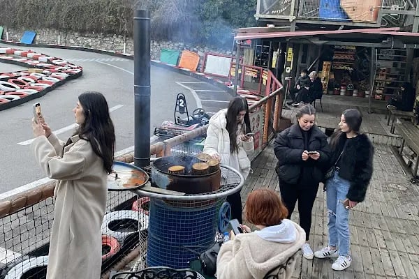 BEYLERBEYİ GOKART ÜCRETSİZ OTOPARK ( TOSFED ) KALİTE ÖDÜLLÜ AÇIK ALANLI EKSOZ GAZı YOK EĞLENCELİ GOKART PİSTİ - Resim 7