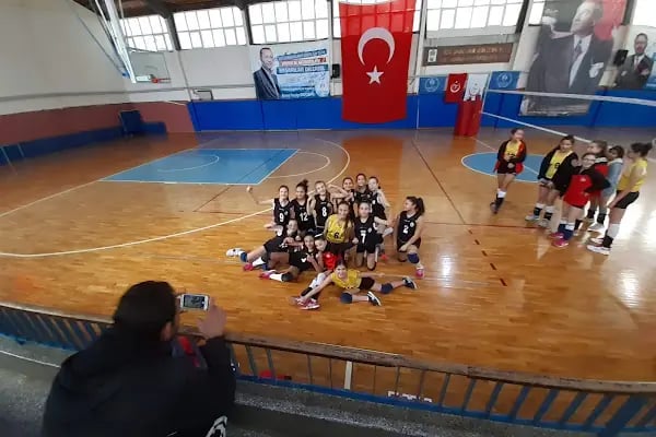 İzmir Balçova Spor Salonu - Resim 1
