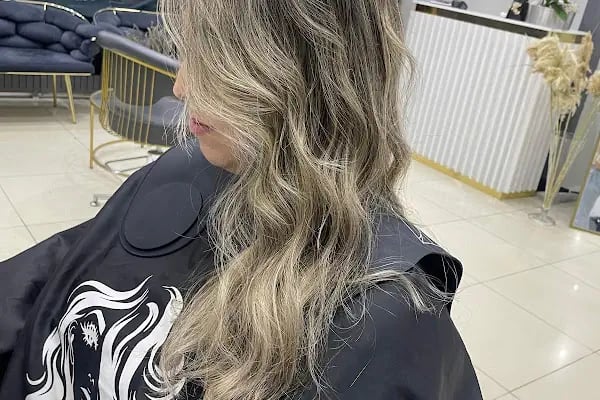 H&amp;M Hair Design - Resim 12