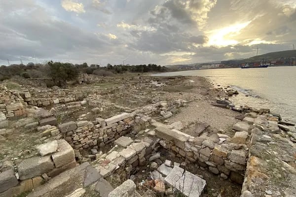 Kyme Antik Kenti - Resim 3