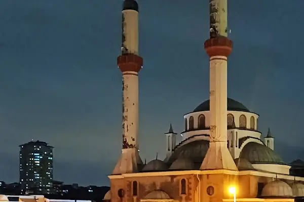 Üçyüzlü Çeşme Cami - Resim 3