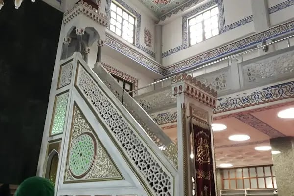 Üçyüzlü Çeşme Cami - Resim 18