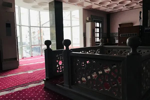 Üçyüzlü Çeşme Cami - Resim 17