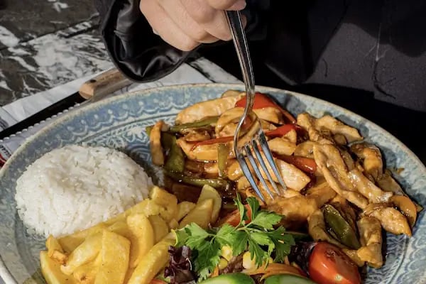 Rezene Restaurant &amp; Cafe - Resim 8