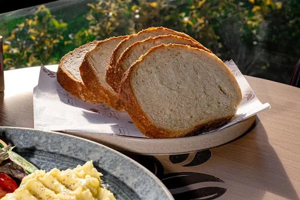 Rezene Restaurant &amp; Cafe - Resim 19